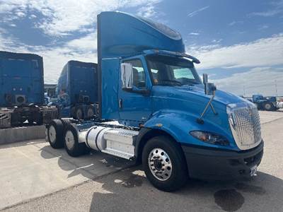 International RH613 Day Cab Truck - 410HP, 10 Speed Automatic