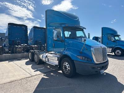 International RH613 Day Cab Truck - 410HP, 10 Speed Automatic