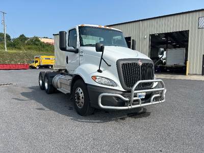 International RH613 Day Cab Truck - 410HP, 10 Speed Manual