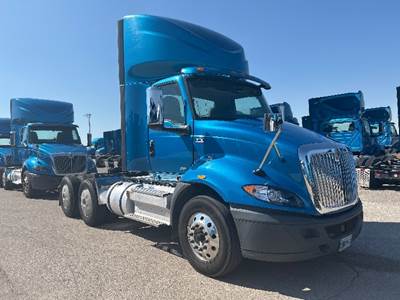 International RH613 Day Cab Truck - 410HP, 10 Speed Automatic