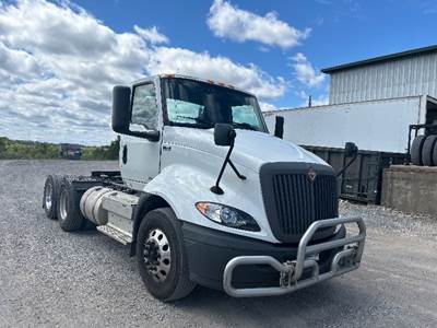 International RH613 Day Cab Truck - 410HP, 10 Speed Manual