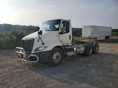 International RH613 Day Cab Truck - 410HP, 10 Speed Manual
