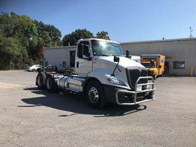 International RH613 Day Cab Truck - 410HP, 10 Speed Manual