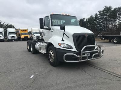 International RH613 Day Cab Truck - 410HP, 10 Speed Manual