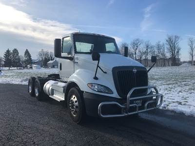 International RH613 Day Cab Truck - 410HP, 10 Speed Manual