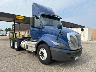 International RH613 Day Cab Truck - 410HP, 10 Speed Manual