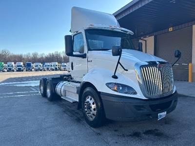 International RH613 Day Cab Truck - 450HP, 12 Speed Automatic