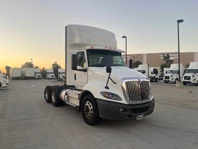 International RH613 Day Cab Truck - 430HP, 10 Speed Automatic