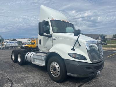 International RH613 Day Cab Truck - 410HP, 12 Speed Automatic
