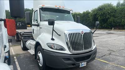 International RH613 Single Axle Day Cab Truck - 410HP, 10 Speed Automatic