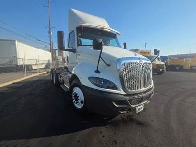 International RH613 Day Cab Truck - 410HP, 10 Speed Automatic