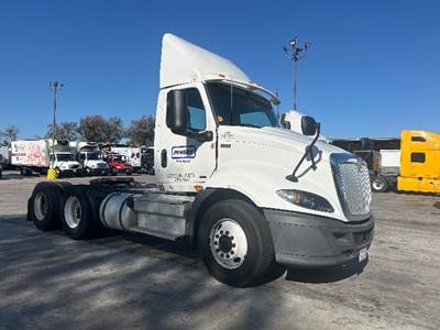 International RH613 Day Cab Truck - 410HP, 10 Speed Automatic