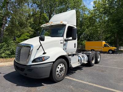 International RH613 Day Cab Truck - 430HP, 12 Speed Automatic