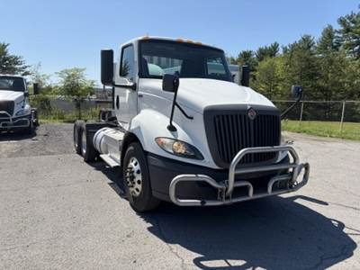 International RH613 Day Cab Truck - 410HP, 10 Speed Manual