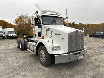 Kenworth T800 Day Cab Truck - Cummins 500HP, 13 Speed Automatic