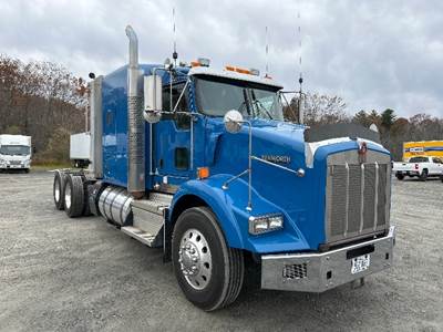 Kenworth T800 Day Cab Truck - Cummins 500HP, 18 Speed Manual