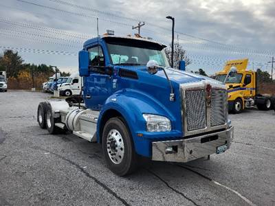 Kenworth T880 Day Cab Truck - Cummins 505HP, 18 Speed Manual