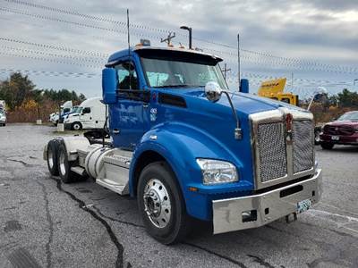 Kenworth T880 Day Cab Truck - Cummins 505HP, 18 Speed Manual