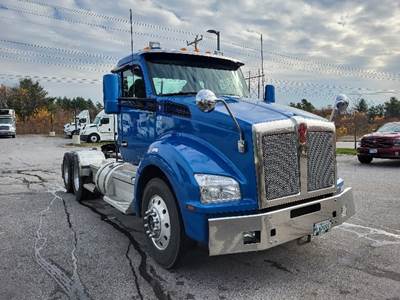 Kenworth T880 Day Cab Truck - Cummins 505HP, 18 Speed Manual