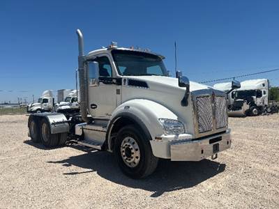 Kenworth T880 Day Cab Truck - Cummins 485HP, 10 Speed Manual