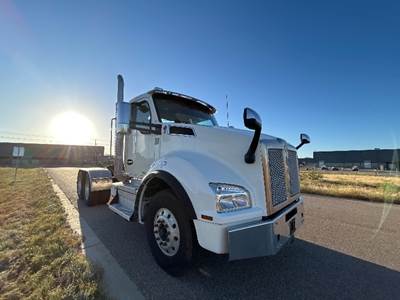 Kenworth T880 Day Cab Truck - Cummins 485HP, 10 Speed Manual