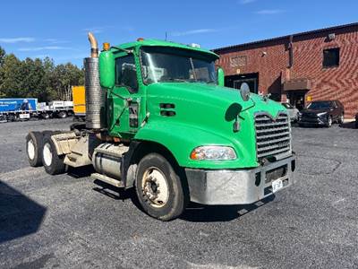 Mack Pinnacle CXU613 Day Cab Truck - MP8 425HP
