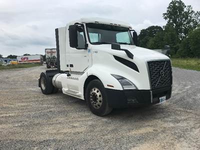Volvo VNL42300 Single Axle Day Cab Truck - 405HP, 12 Speed Automatic