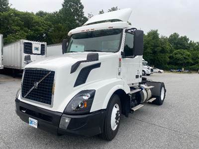 Volvo VNL42300 Single Axle Day Cab Truck - 405HP, 12 Speed Automatic