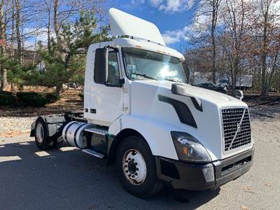 Volvo VNL42300 Single Axle Day Cab Truck - 405HP, 12 Speed Automatic