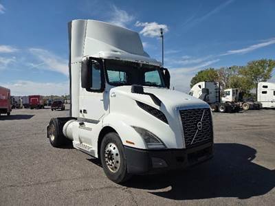 Volvo VNL42300 Single Axle Day Cab Truck - 405HP, 12 Speed Automatic
