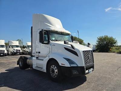 Volvo VNL42300 Single Axle Day Cab Truck - 405HP, 12 Speed Automatic