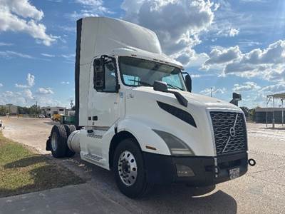 Volvo VNL42300 Single Axle Day Cab Truck - 405HP, 12 Speed Automatic