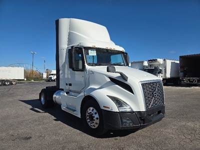 Volvo VNL42300 Single Axle Day Cab Truck - 405HP, 12 Speed Automatic