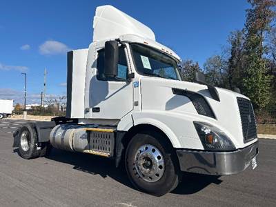Volvo VNL42300 Single Axle Day Cab Truck - 425HP, 12 Speed Automatic