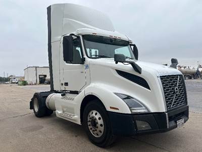 Volvo VNL42300 Single Axle Day Cab Truck - 405HP, 12 Speed Automatic