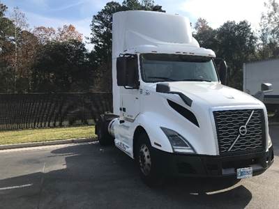 Volvo VNL42300 Single Axle Day Cab Truck - 405HP, 12 Speed Automatic