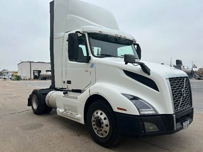Volvo VNL42300 Single Axle Day Cab Truck - 405HP, 12 Speed Automatic