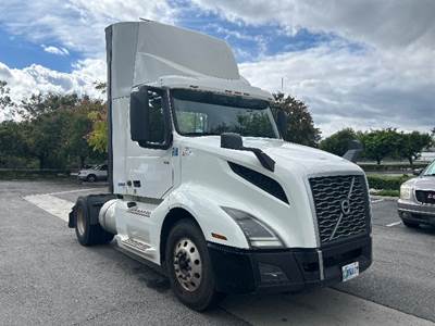 Volvo VNL42300 Single Axle Day Cab Truck - 405HP, 12 Speed Automatic