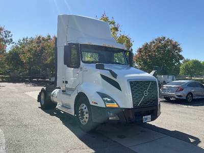Volvo VNL42300 Single Axle Day Cab Truck - 405HP, 12 Speed Automatic