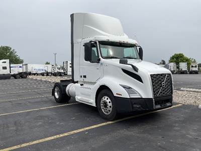Volvo VNL42300 Single Axle Day Cab Truck - 405HP, 12 Speed Automatic