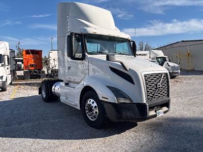 Volvo VNL42300 Single Axle Day Cab Truck - 405HP, 12 Speed Automatic
