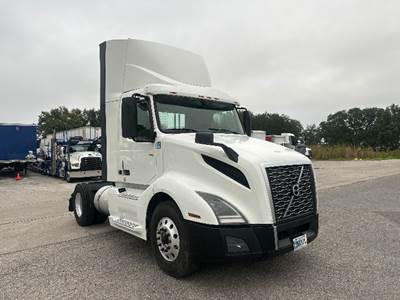 Volvo VNL42300 Single Axle Day Cab Truck - 405HP, 12 Speed Automatic