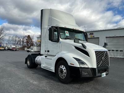 Volvo VNL42300 Single Axle Day Cab Truck - 405HP, 12 Speed Automatic