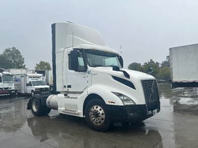 Volvo VNL42300 Single Axle Day Cab Truck - 405HP, 12 Speed Automatic