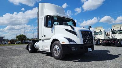 Volvo VNL42300 Single Axle Day Cab Truck - 405HP, 12 Speed Automatic