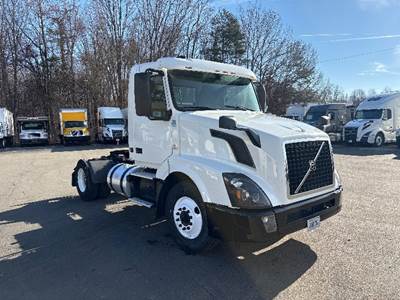 Volvo VNL42300 Single Axle Day Cab Truck - 405HP, 12 Speed Automatic