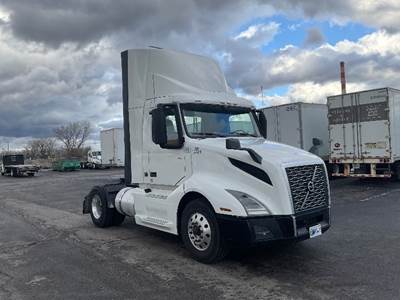 Volvo VNL42300 Single Axle Day Cab Truck - 405HP, 12 Speed Automatic