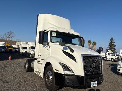 Volvo VNL42300 Single Axle Day Cab Truck - 405HP, 12 Speed Automatic