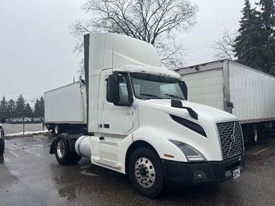 Volvo VNL42300 Single Axle Day Cab Truck - 405HP, 12 Speed Automatic