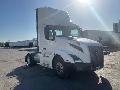 Volvo VNL42300 Single Axle Day Cab Truck - 405HP, 12 Speed Automatic